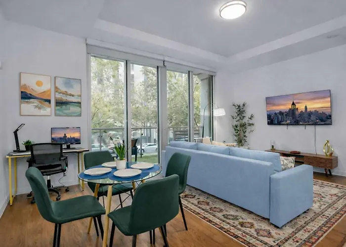 Downtown Executive Sleeps 6 Gym Co-work & Lounge Access Apartment *