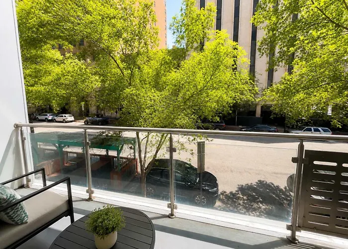 Downtown Executive Sleeps 6 Gym Co-work & Lounge Access Tulsa